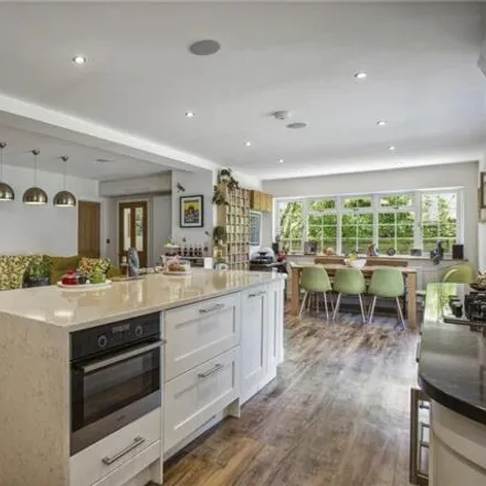 Image 5 - Sawpit Hill, High Wycombe, Buckinghamshire, Hp15 - House for sale