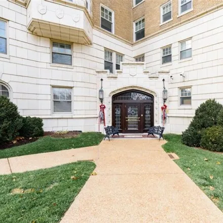 Image 2 - 625 South Skinker Condominium, 625 South Skinker Boulevard, St. Louis, MO 63105, USA - Condo for sale