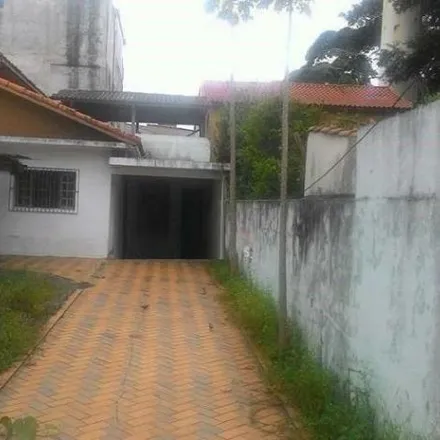 Buy this 3 bed house on Escola da Prefeitura de Guarulhos da Emília in Rua João Loprete 234, Itapegica