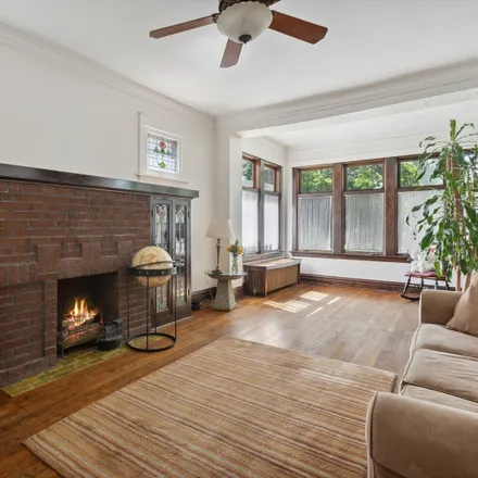 Image 3 - 2806 West Eastwood Avenue, Chicago, IL 60625, USA - House for sale