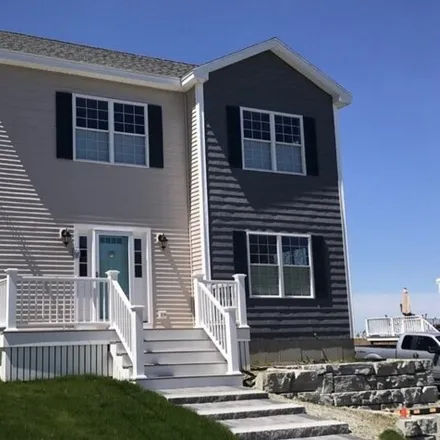 Rent this 3 bed house on 15 Tenth Avenue in Hatherly Beach, Scituate