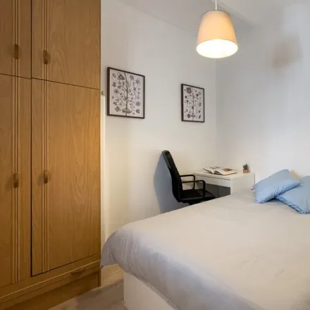 Rent this 3 bed room on Carrer de la Constitució in 120, 08001 Barcelona