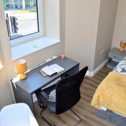 Rent this studio apartment on Manchester Royal Infirmary in Upper Brook Street / Hathersage Road (Stop P), Upper Brook Street