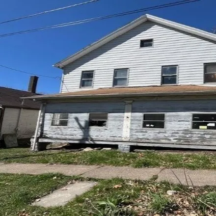 Buy this 3 bed house on West 8th Street in Davenport, IA 52802