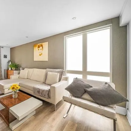 Buy this 2 bed apartment on Banks House in Pembroke Place, London