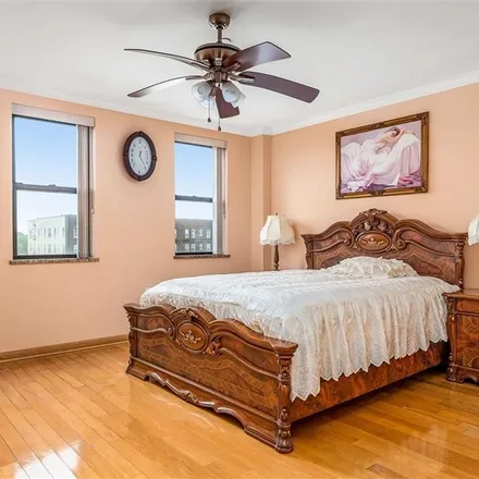 Image 7 - 230 Ocean Parkway, New York, NY 11218, USA - Condo for sale