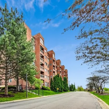 Buy this 3 bed condo on Naples Court in Northfield Township, IL 60025