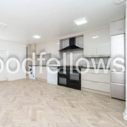 Image 3 - Manor Road, London, SM2 7AE, United Kingdom - Townhouse for rent