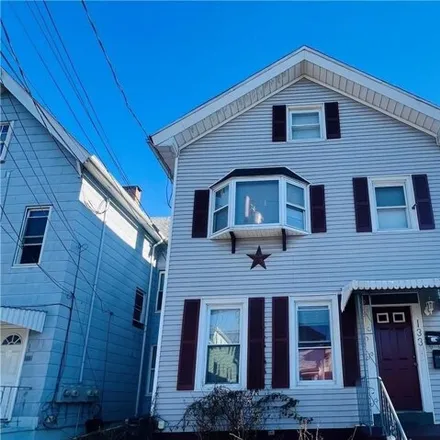 Buy this studio house on 133 Poplar Street in New Haven, CT 06513