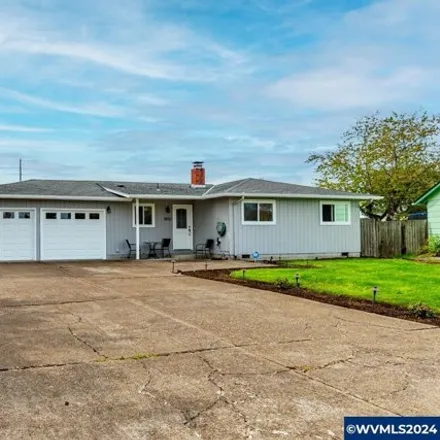 Buy this 3 bed house on 3632 Jefferson Place Southeast in Albany, OR 97322