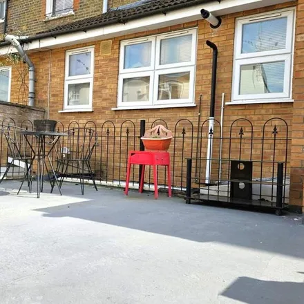 Rent this 1 bed apartment on 199 Richmond Road in London, TW1 2LX