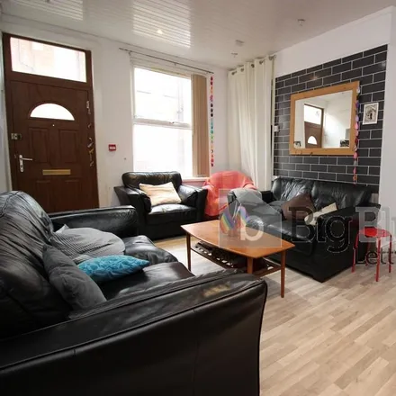 Image 7 - Back Manor Drive, Leeds, LS6 1GH, United Kingdom - Townhouse for rent