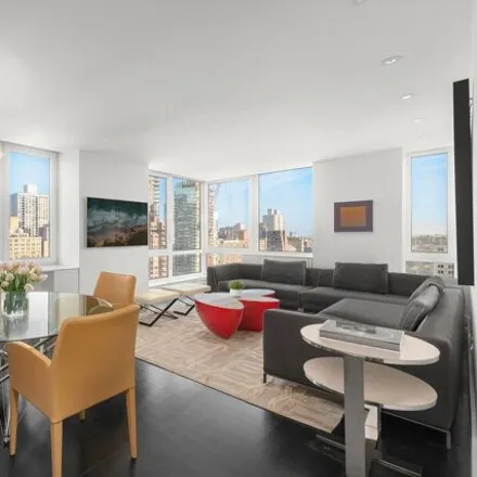 Image 1 - The Saville, East 77th Street, New York, NY 10021, USA - Condo for sale