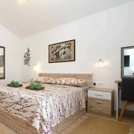 Rent this 3 bed house on Klarići in 52206 Butkovići, Croatia