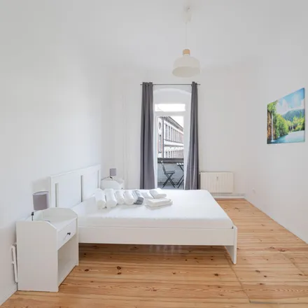 Rent this 1 bed apartment on Boxi Spätshop in Boxhagener Straße, 10245 Berlin