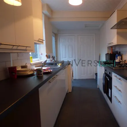 Image 1 - Tudor Road, Leicester, LE3 5HW, United Kingdom - Townhouse for rent