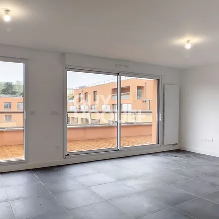 Rent this 3 bed apartment on 3 Esplanade Jean Cassou in 31500 Toulouse, France