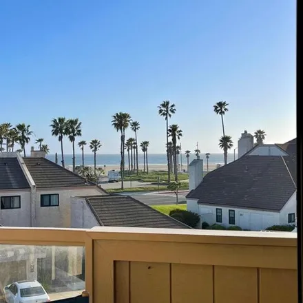 Rent this 3 bed condo on 584 Island View Circle in Port Hueneme, CA 93041