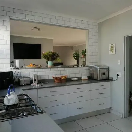 Rent this 4 bed apartment on 98 Bushbuck Lane in Monumentpark, Pretoria