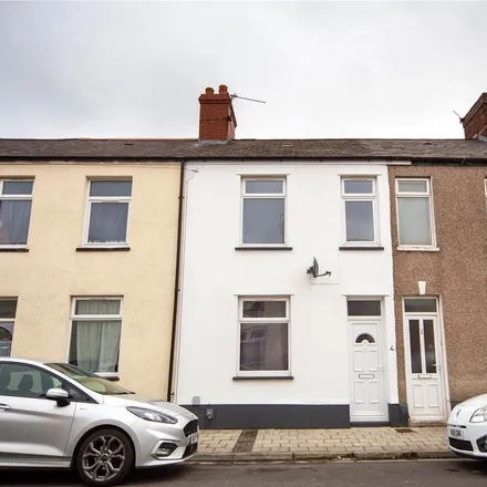 Rent this 3 bed townhouse on Compton Street in Cardiff, CF11 6SY