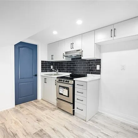 Image 4 - 29 Highland Avenue, Hamilton, ON L8L 6Y7, Canada - Apartment for rent