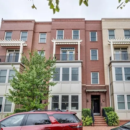 Rent this 3 bed condo on 622 East Howell Avenue in Alexandria, VA 22301