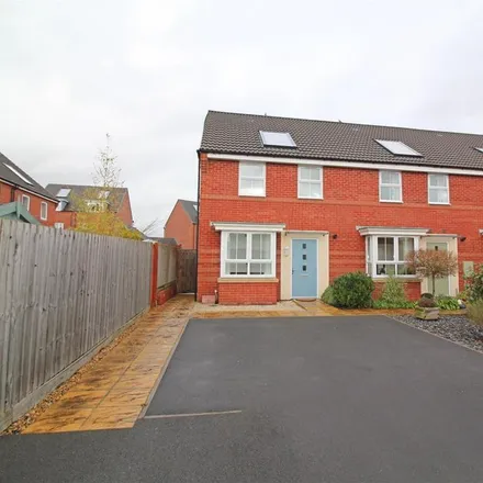 Rent this 3 bed duplex on Imperial Way in Willowdown, Bridgwater Without