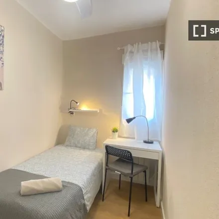 Rent this 5 bed room on Centro Privado de Educación Infantil y Primaria La Milagrosa in Calle Puerto del Monasterio, 35