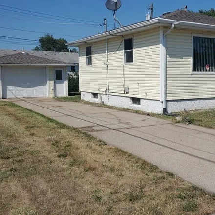 Buy this 3 bed house on 4112 15th Street in Columbus, NE 68601