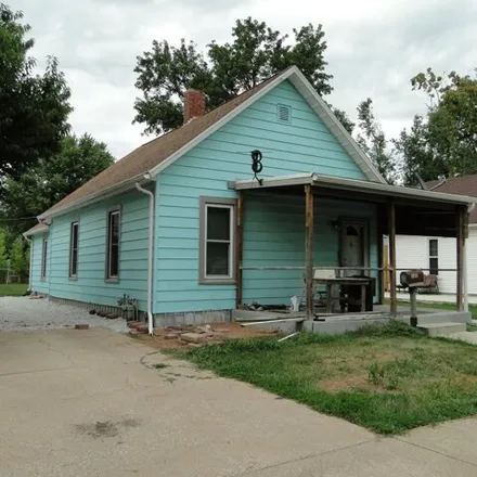 Buy this 2 bed house on 560 West Jefferson Street in Macomb, IL 61455