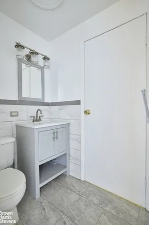 Image 7 - 221 West 66th Street, New York, NY 10023, USA - Apartment for sale