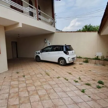 Rent this 5 bed house on Taguatinga Sul in QSD 55, Taguatinga - Federal District