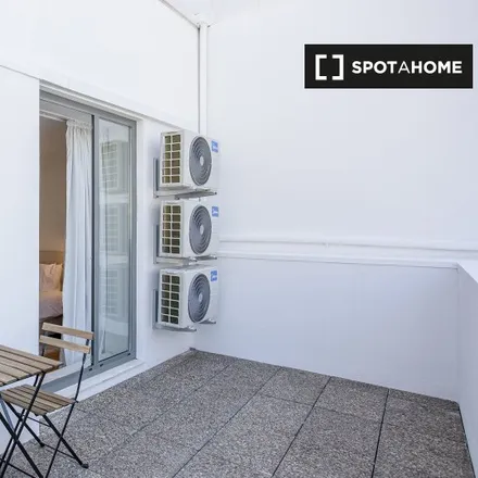 Rent this 4 bed apartment on Avenida de Fernão de Magalhães 22 in 16, 661