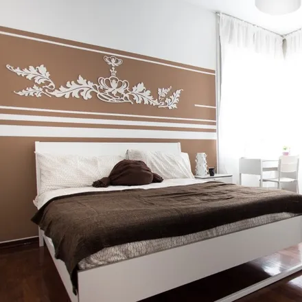 Rent this 6 bed room on Via Filippo Argelati in 33, 20143 Milan MI
