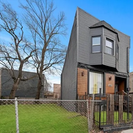 Buy this 3 bed house on 4411 South Calumet Avenue in Chicago, IL 60615