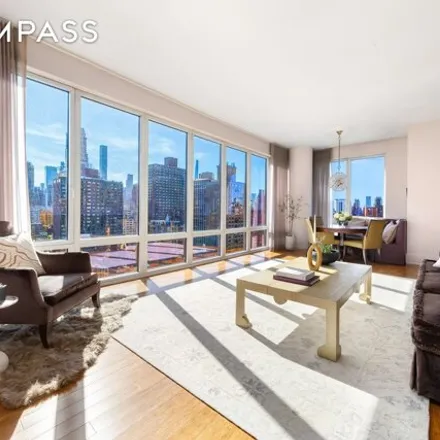 Image 2 - 253 East 74th Street, New York, NY 10021, USA - Condo for sale