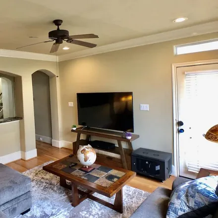 Rent this 3 bed townhouse on Houston