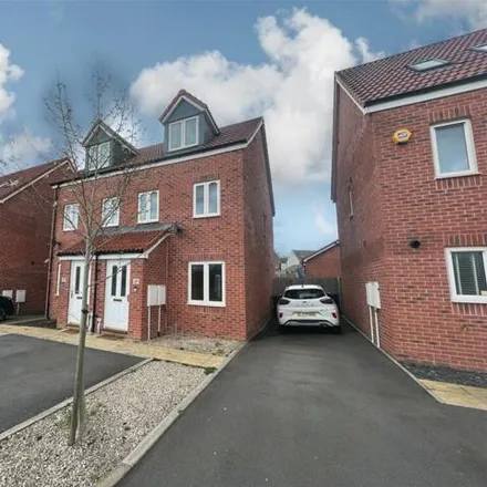 Buy this 3 bed townhouse on 19 Bushton Close in Swindon, SN3 6FD