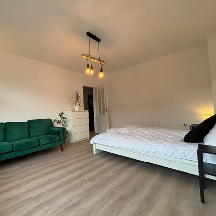 Rent this 3 bed apartment on Nefetiti in Vahrenwalder Straße 30, 30165 Hanover