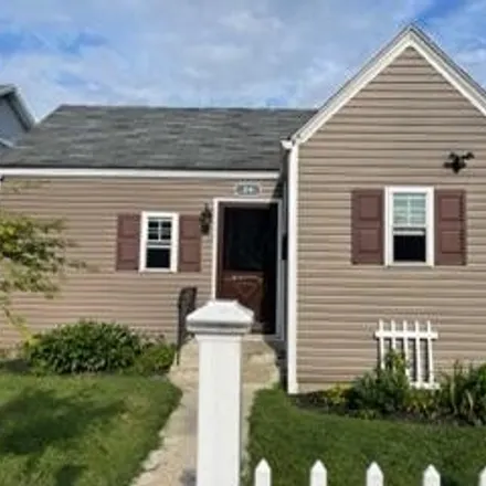 Buy this 2 bed house on 24 Wing Street in Newark, OH 43055