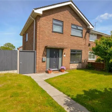 Buy this 3 bed duplex on Little Whissage in Great Sutton, Cheshire