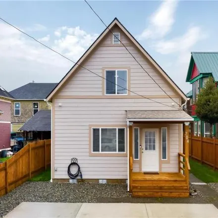 Buy this 3 bed house on 722 East 1st Street in Aberdeen, WA 98520