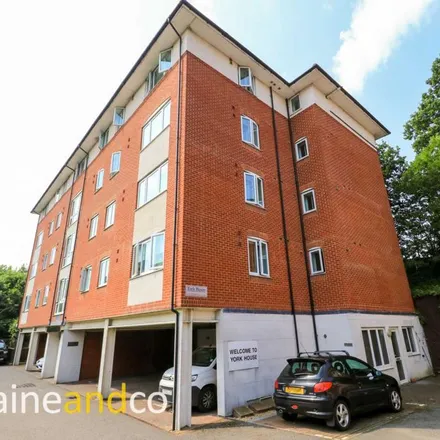 Rent this 2 bed apartment on Kings Place in North Drive, Hatfield