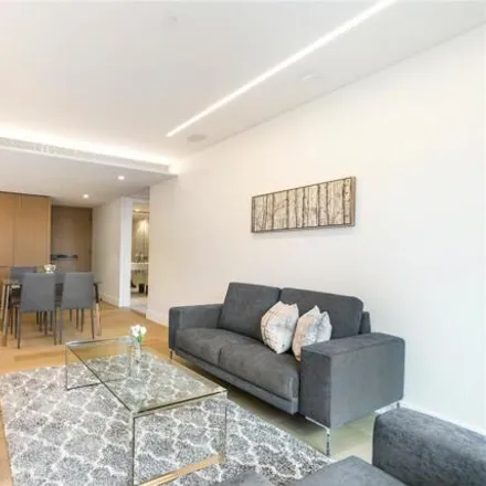 Rent this 1 bed room on House in 33-34 Rathbone Place, London