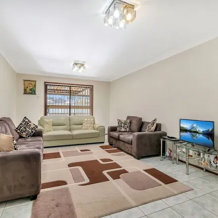 Image 5 - Gumdale Avenue, St Johns Park NSW 2176, Australia - Apartment for rent