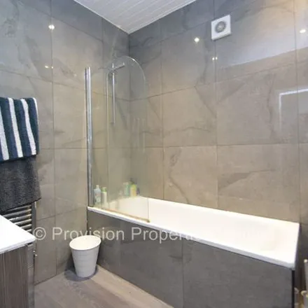 Image 3 - Hessle Place, Leeds, LS6 1EG, United Kingdom - Townhouse for rent