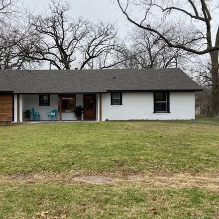 Buy this 3 bed house on 320 8th Avenue Southeast in Ardmore, OK 73401
