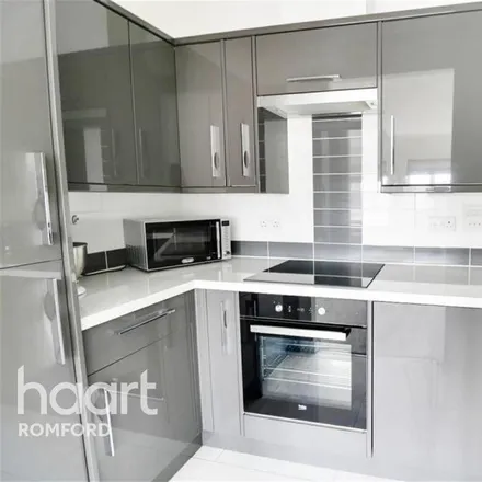 Image 2 - Academy Fields Road, London, RM2 5UE, United Kingdom - Apartment for rent