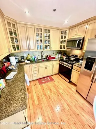 Image 4 - 15 Tappen Court, New York, NY 10304, USA - Townhouse for sale