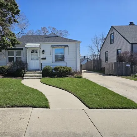 Buy this 2 bed house on 6849 38th Avenue in Kenosha, WI 53142